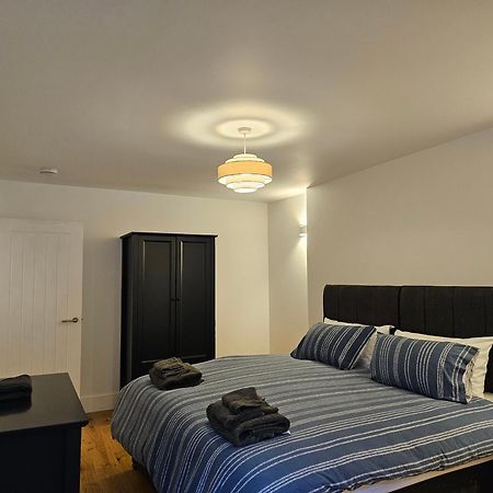 Spacious Modern 2-Bed Parking & Wi-Fi & 65"Oled Bristol Extérieur photo