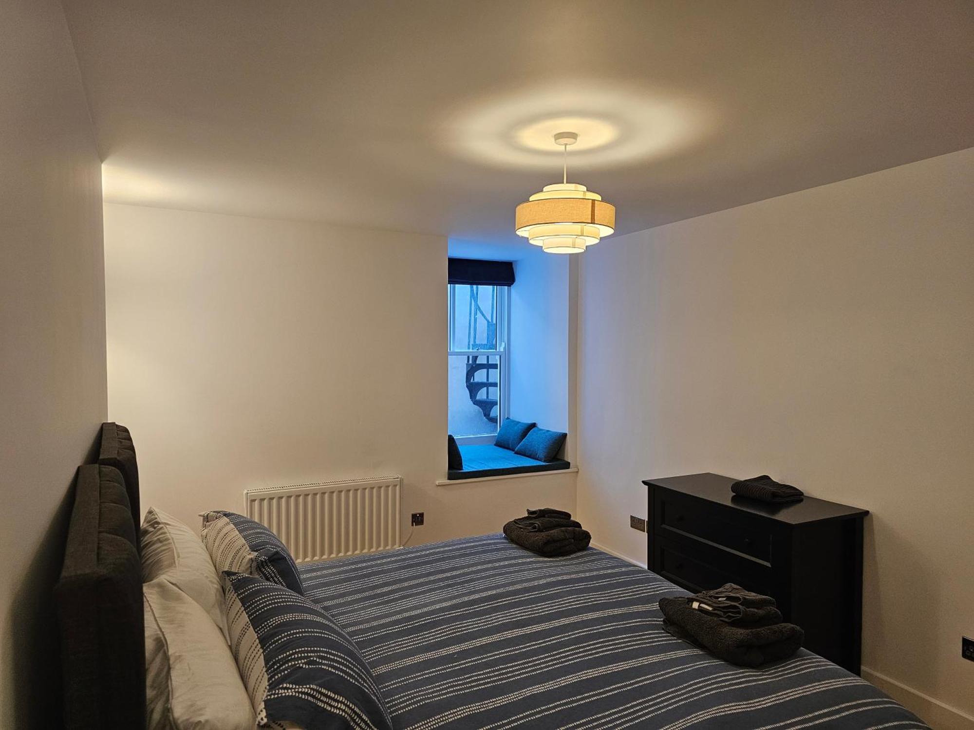 Spacious Modern 2-Bed Parking & Wi-Fi & 65"Oled Bristol Extérieur photo