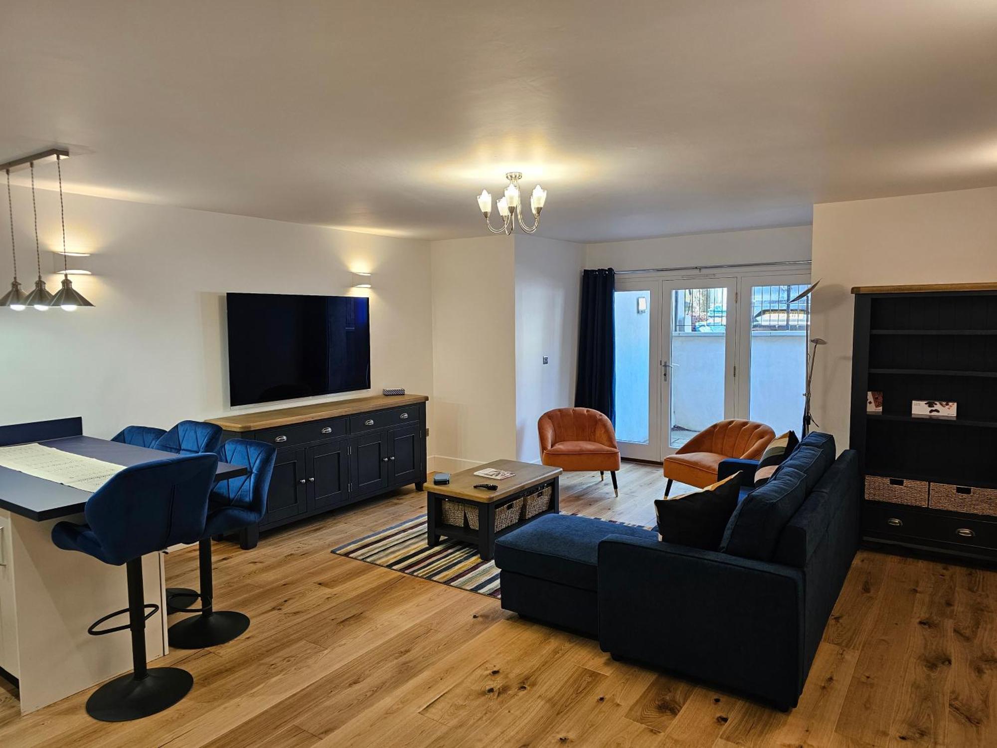 Spacious Modern 2-Bed Parking & Wi-Fi & 65"Oled Bristol Extérieur photo