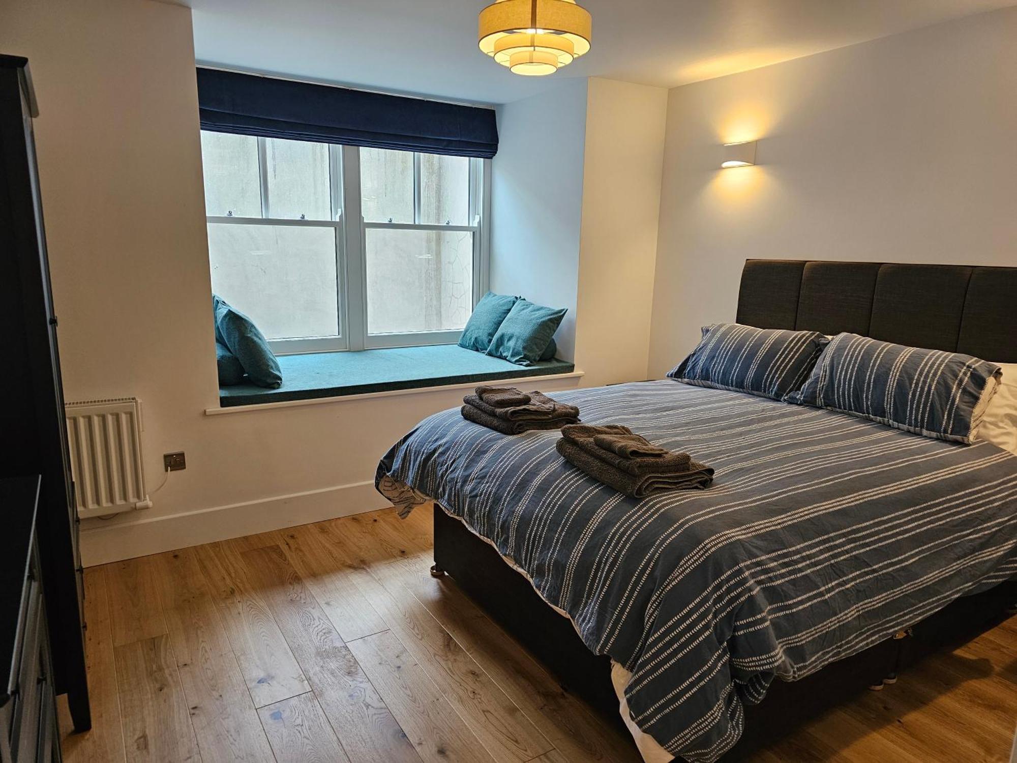 Spacious Modern 2-Bed Parking & Wi-Fi & 65"Oled Bristol Extérieur photo